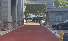 水性聚合物防滑路面补漆施工难度大吗？修复后耐候性怎么样？