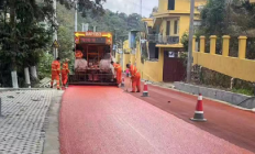 彩色稀浆混合料和冷拌彩色沥青的成本对比？哪个更适合乡村道路？