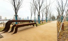 绿化步道 生态素土路面，施工难度有哪些？抗老化性如何？