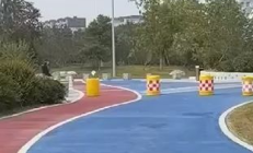 彩色防滑路面的耐高温性能如何？南方地区的季节适应性怎么样？