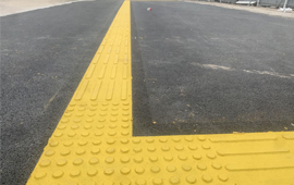 交叉口 彩色混合料路面耐磨性如何?施工与维护成本高吗？多少钱一平方米?